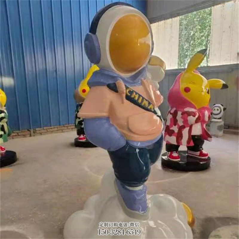 街景小品提供-户外小品-企业飞行员雕塑